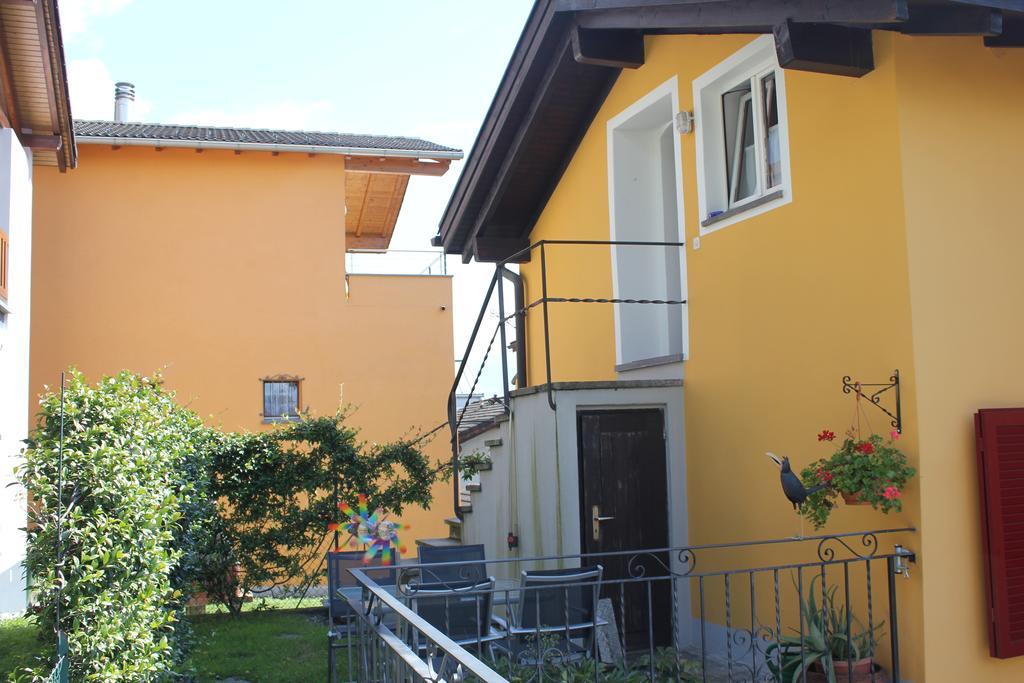 Casa Gialla Gordola Zimmer foto